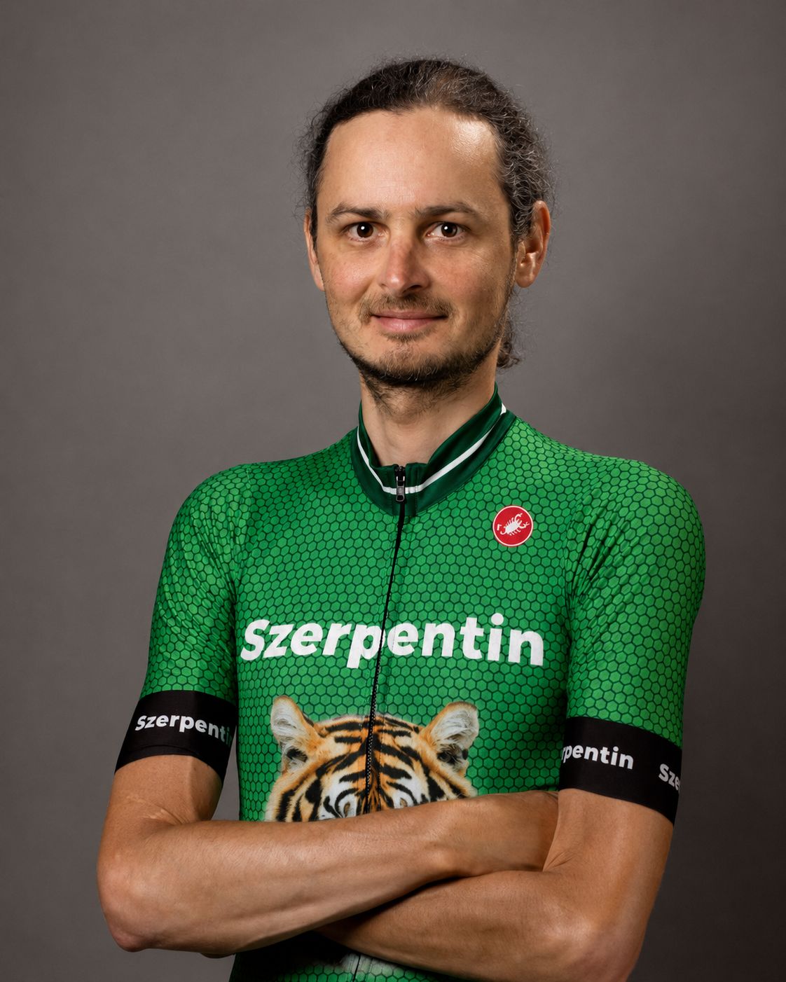 Makács Gábor, a Deep Performance Analysis alapítója kerékpáros mezben